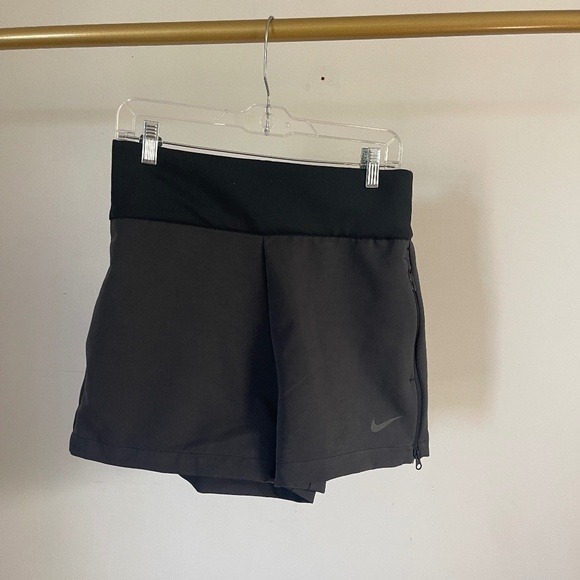 Nike shorts - Picture 1 of 4